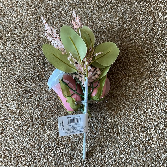 Bloom Room Pink Floral corsage - Picture 2 of 4